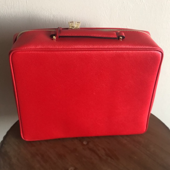 Éstee Lauder Red Cosmetic Case - Picture 4 of 5